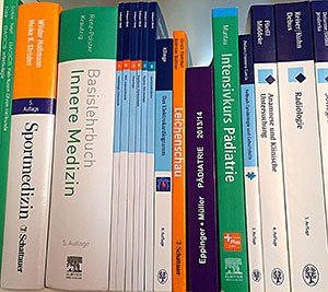 Medizinische Lehrbücher sind teuer - Deshalb sollte man sich vor dem Kauf gut informieren.
