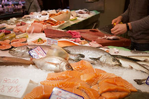 Omega-3-Fettsäuren sind vor allem in Lachs und anderen Fischarten enthalten.